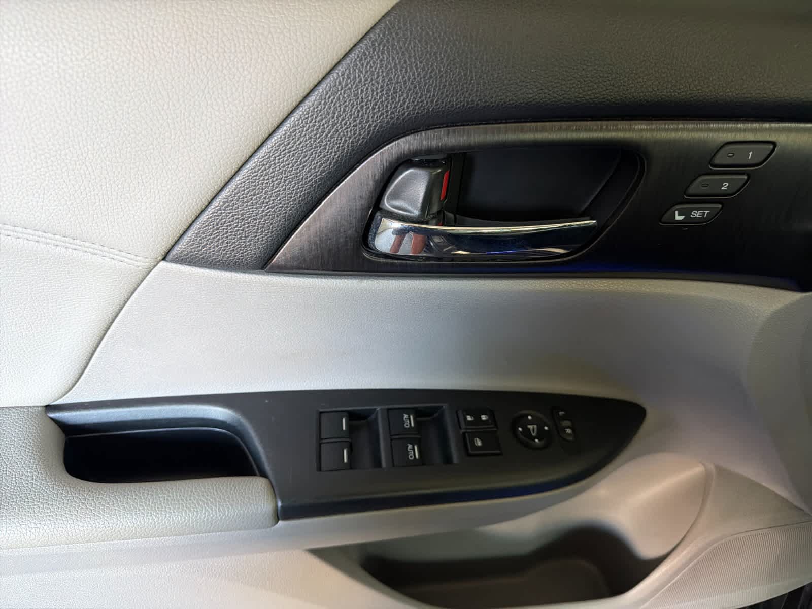 Used 2014 Honda Accord Touring image 12