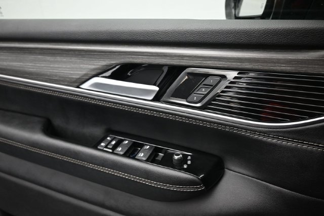 Used 2024 Jeep Wagoneer L Series II w/ Flexible Seating Group RWD image 16