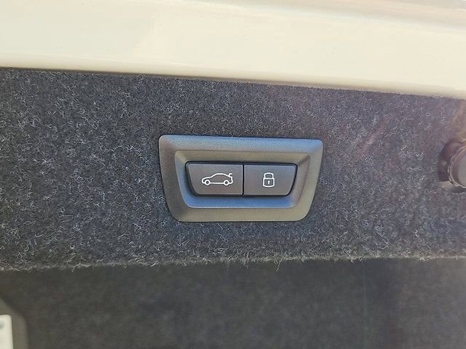 Used 2023 BMW 530e xDrive image 30