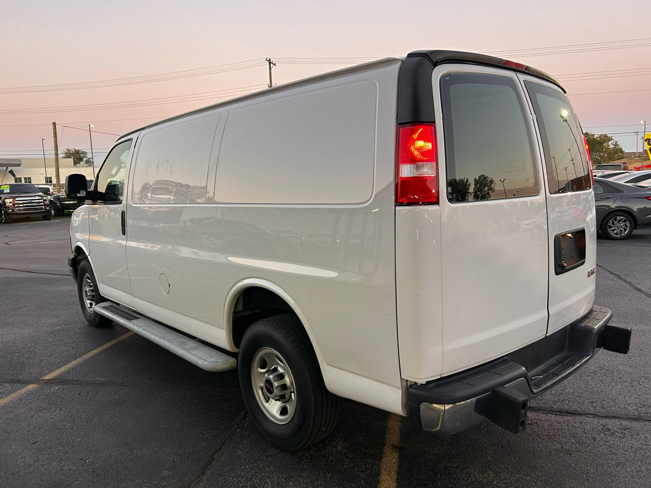 Used 2022 GMC Savana 2500 w/ Driver Convenience Package image 5