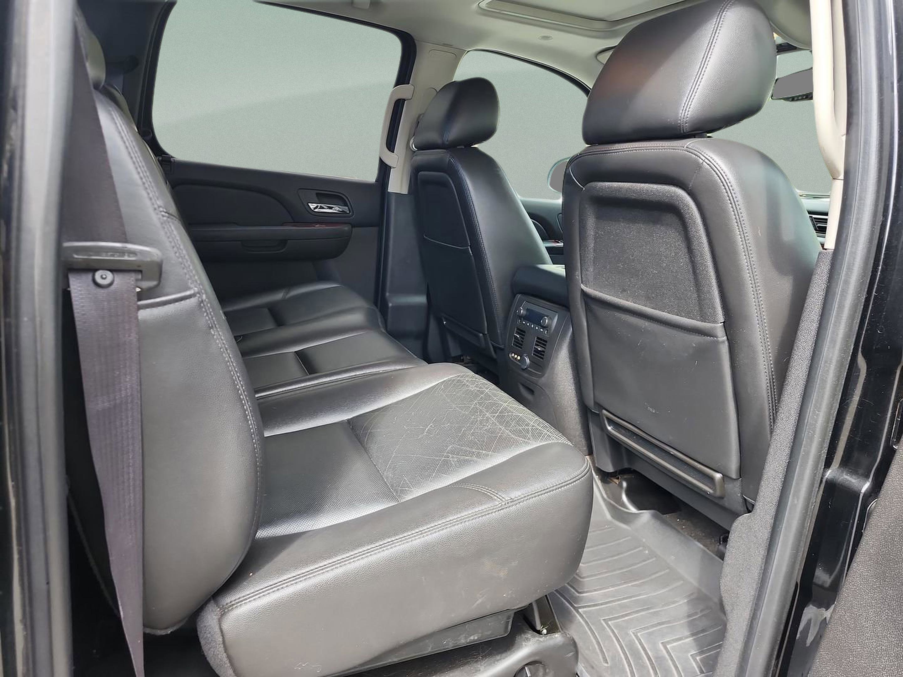 Used 2013 Chevrolet Avalanche LTZ image 17