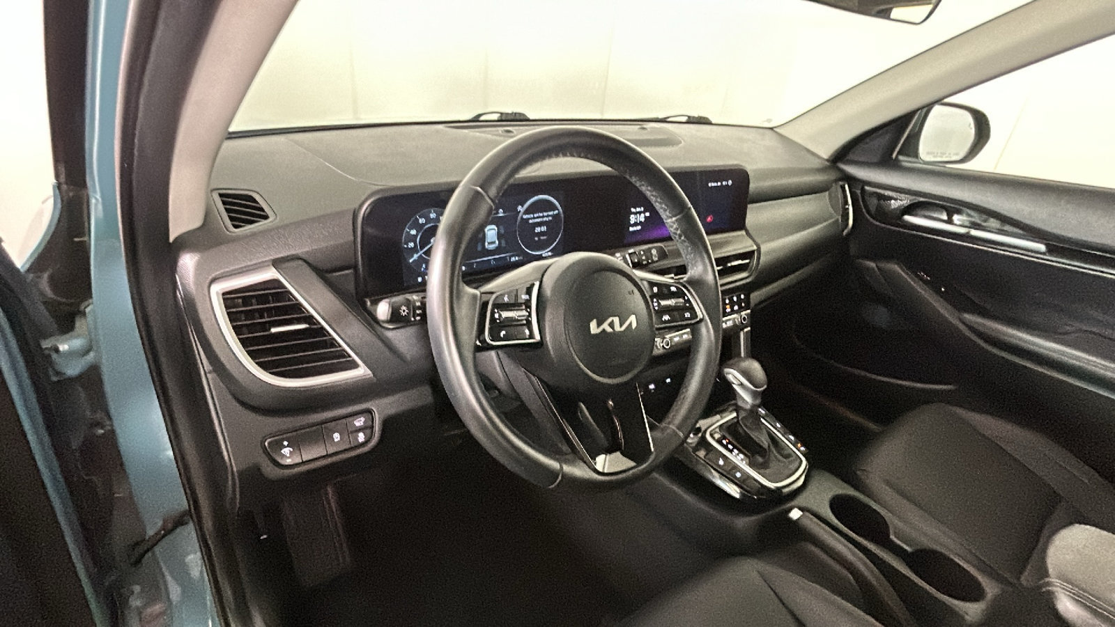 Used 2025 Kia Seltos EX w/ EX Sunroof Package AWD/4WD image 17