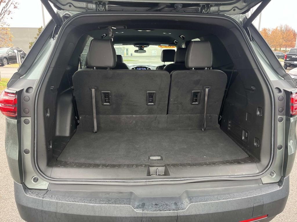 Used 2023 Chevrolet Traverse LT image 12