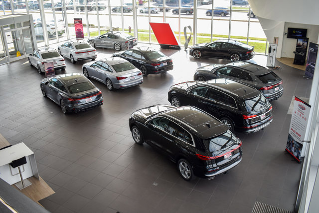 Used 2021 BMW X5 M w/ Executive Package image 46