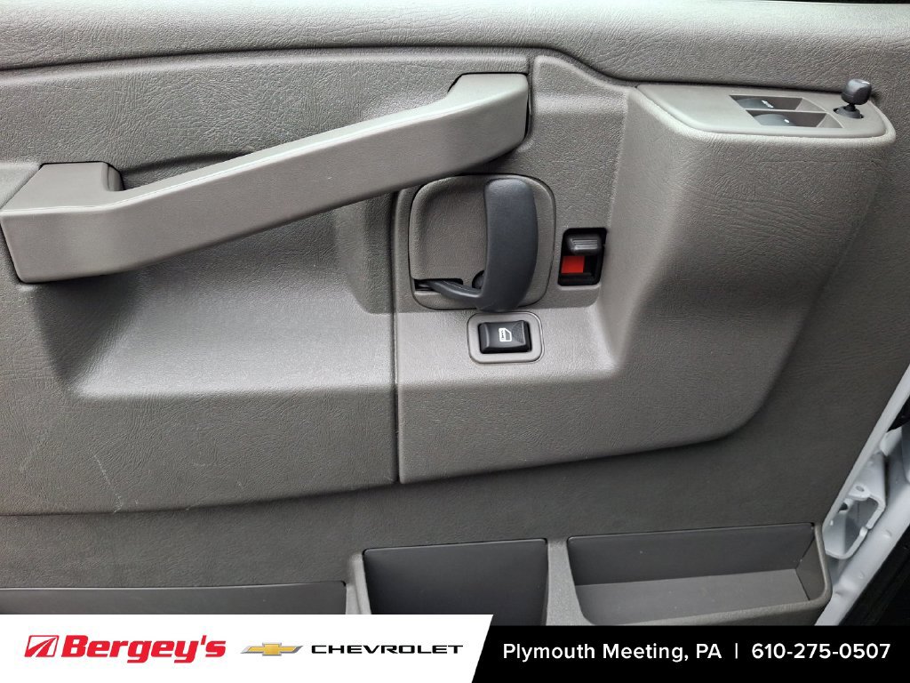 Certified 2025 Chevrolet Express 3500 LT w/ LT Preferred Equipment Group RWD image 15