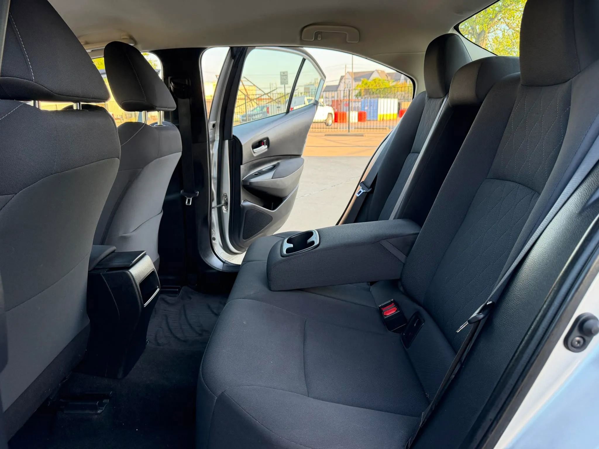 Used 2020 Toyota Corolla LE FWD image 25
