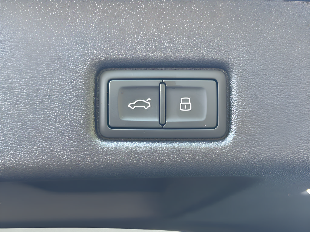 Certified 2025 Audi Q5 Premium AWD/4WD image 32
