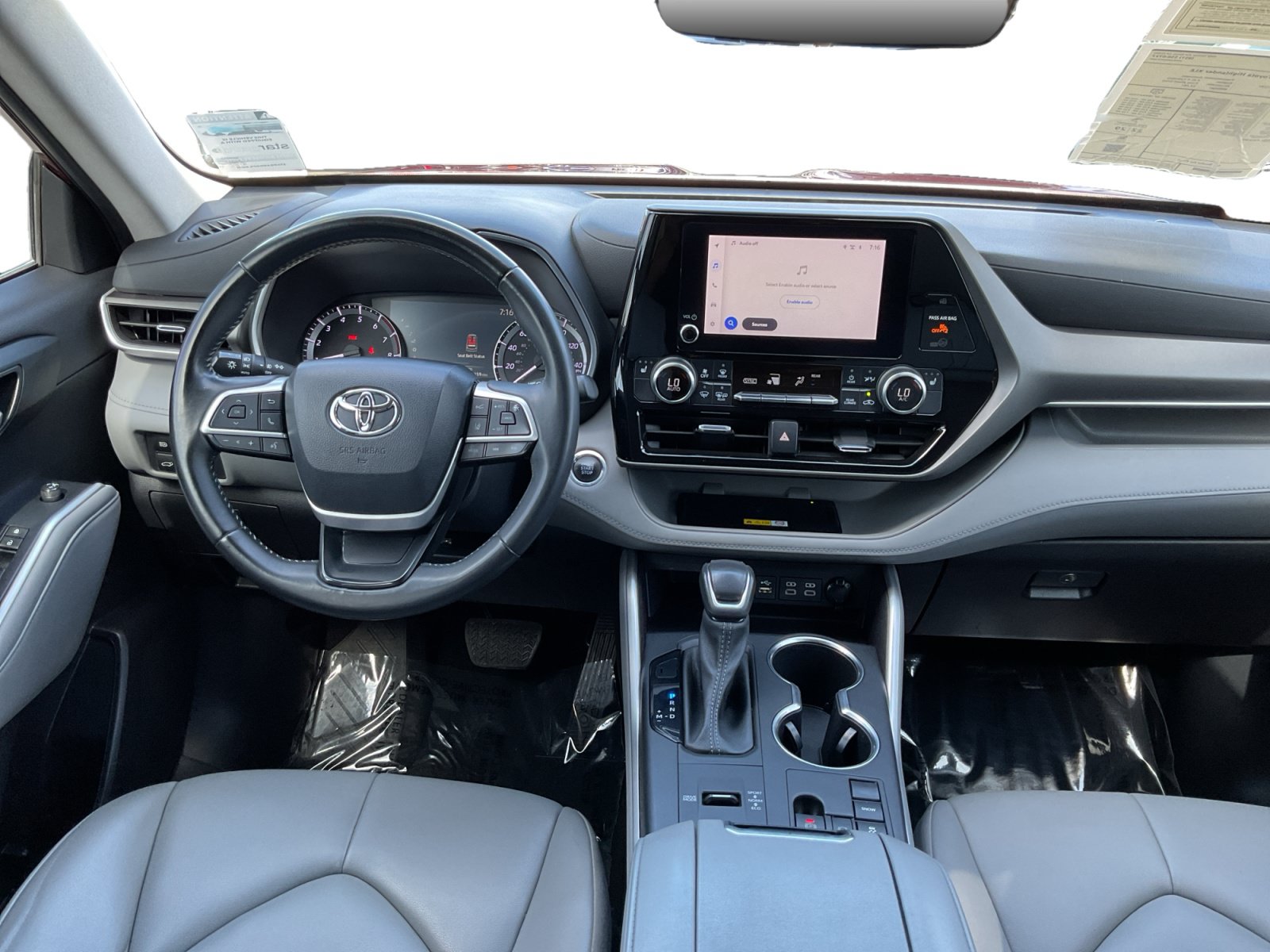 Used 2023 Toyota Highlander XLE FWD image 14