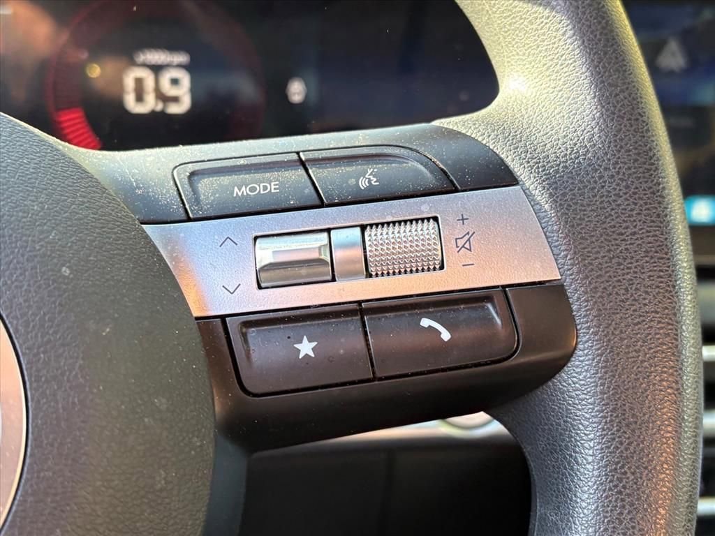 Used 2025 Hyundai Santa Cruz SE image 12