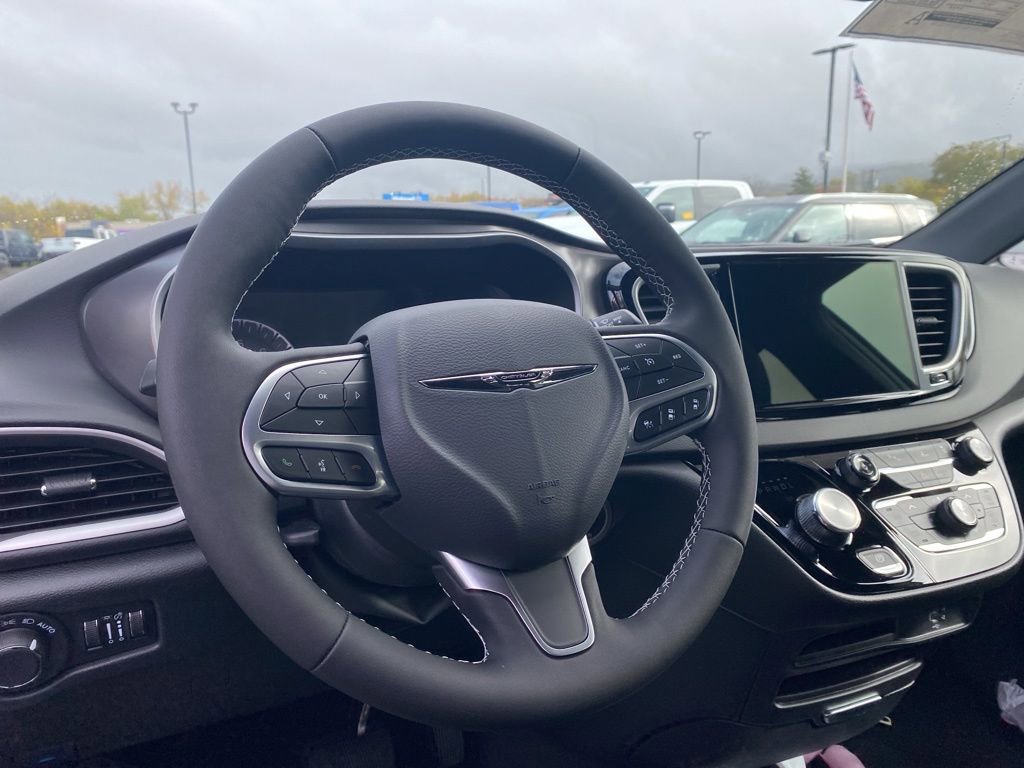 New 2026 Chrysler Voyager LX image 25