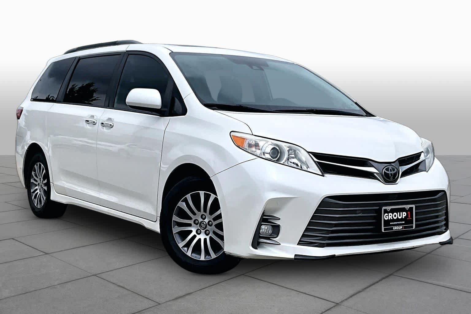 Used 2020 Toyota Sienna XLE Premium FWD image 3