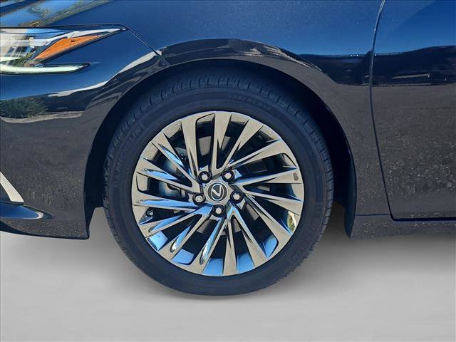 Used 2024 Lexus ES 300h w/ Accessory Package (Z1) FWD image 14