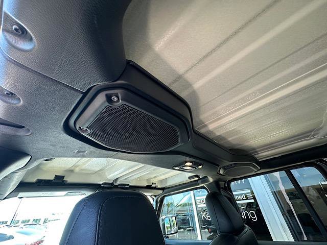 Used 2022 Jeep Wrangler Unlimited Sahara w/ LED Lighting Group AWD/4WD image 18