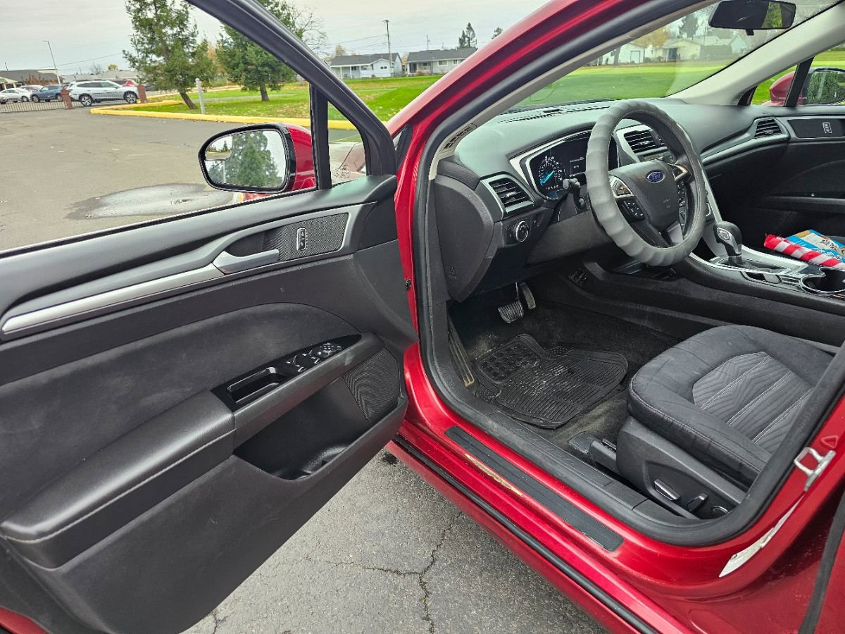 Used 2016 Ford Fusion SE image 28