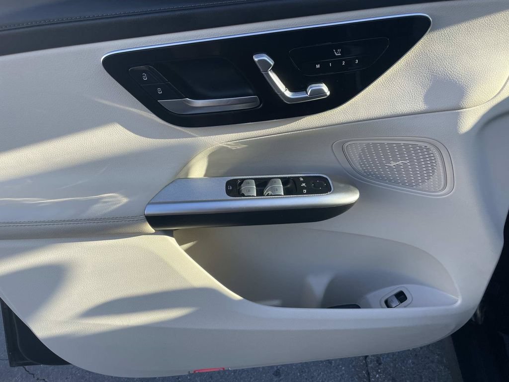 Used 2024 Mercedes-Benz GLC 300 4MATIC image 18