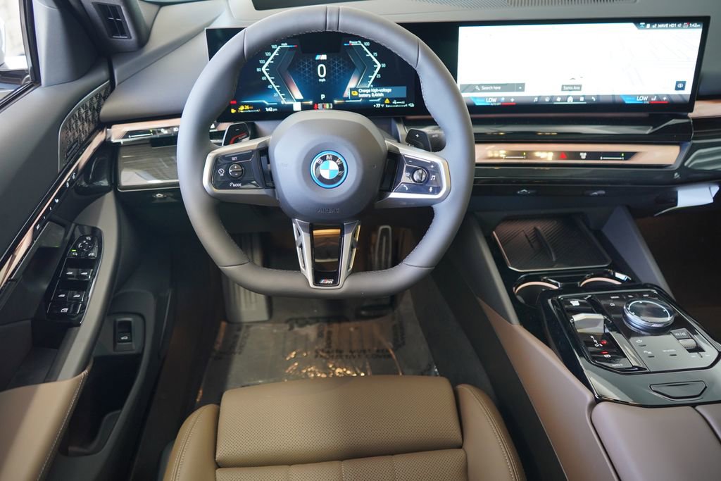 Used 2026 BMW 550e xDrive w/ Premium Package AWD/4WD image 17