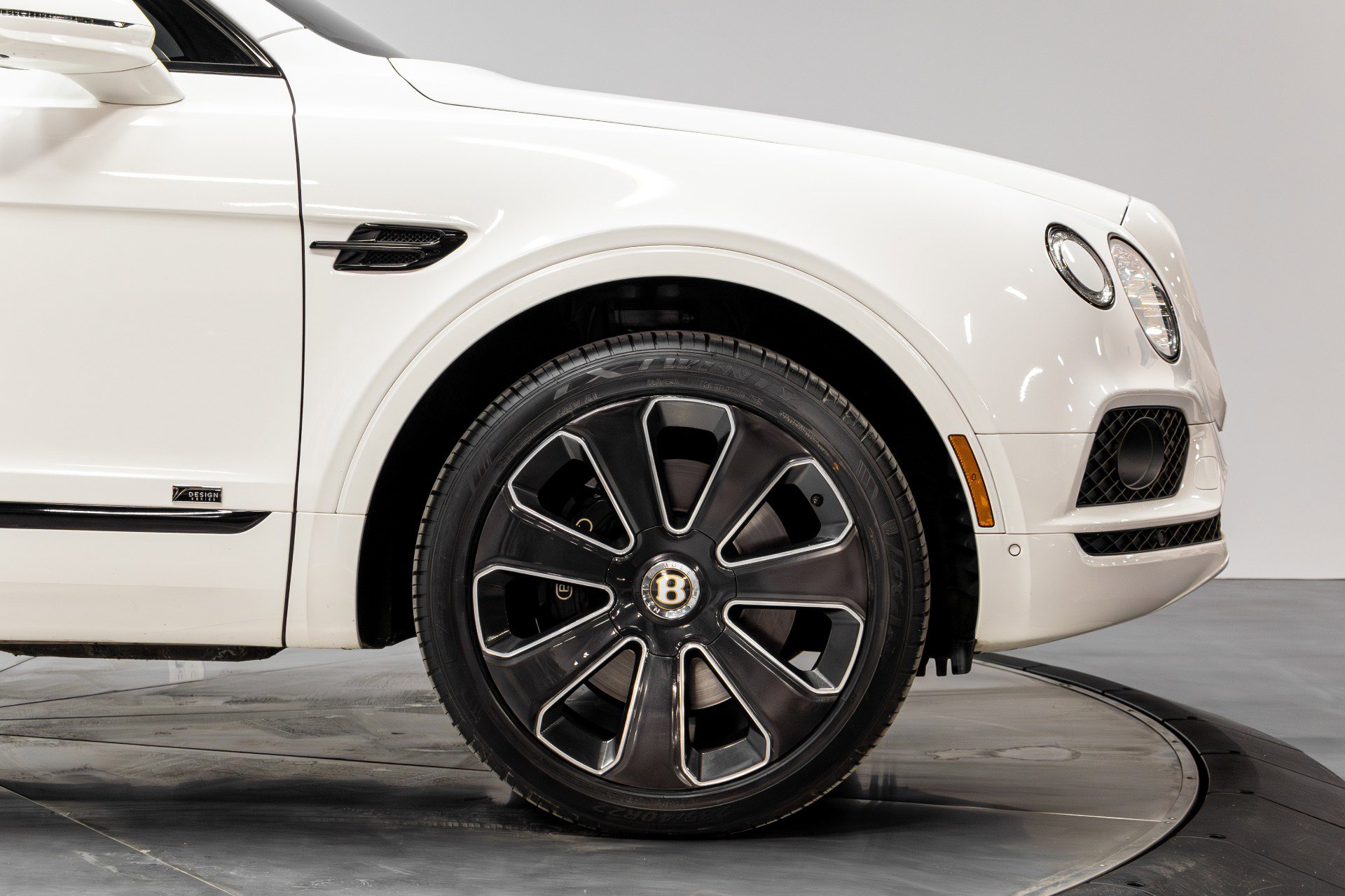 Used 2020 Bentley Bentayga Design Series image 19