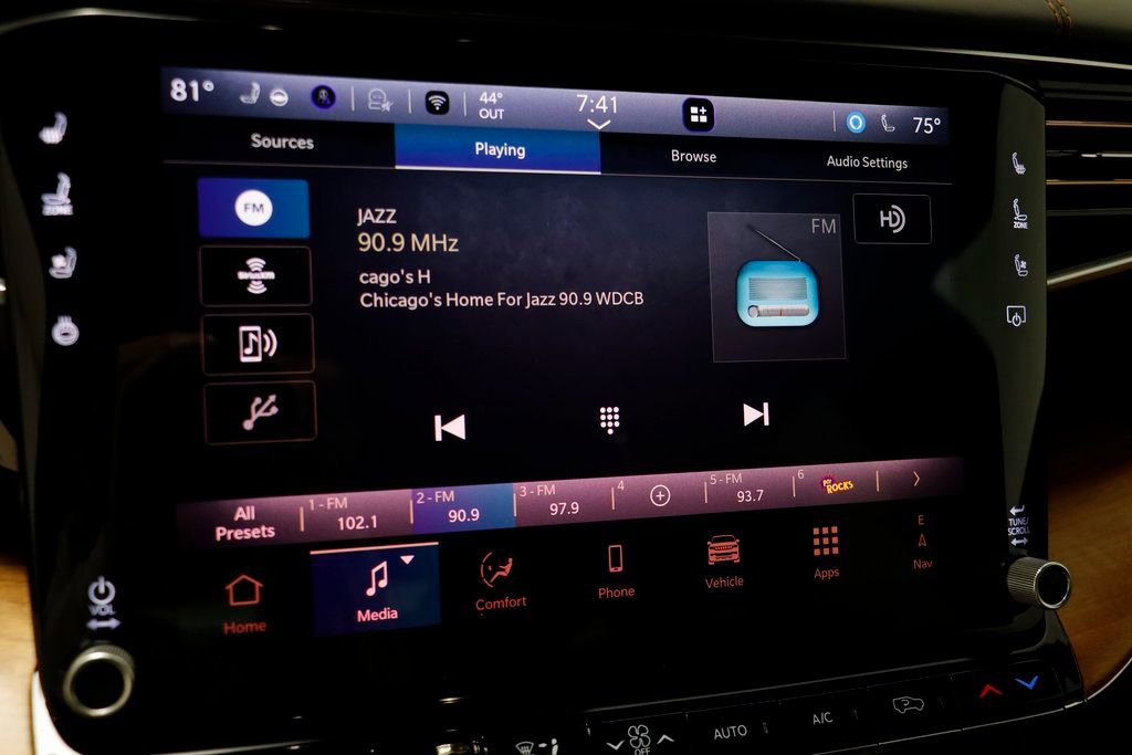 Used 2024 Jeep Grand Wagoneer L Series III image 12