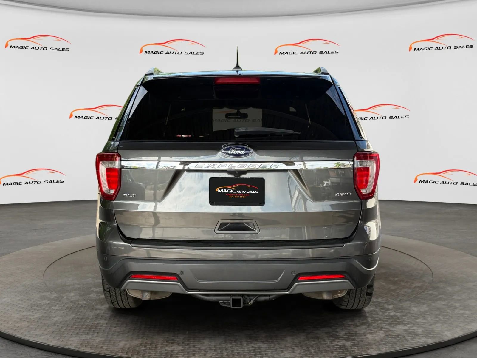 Used 2019 Ford Explorer XLT w/ Equipment Group 201A AWD/4WD image 9