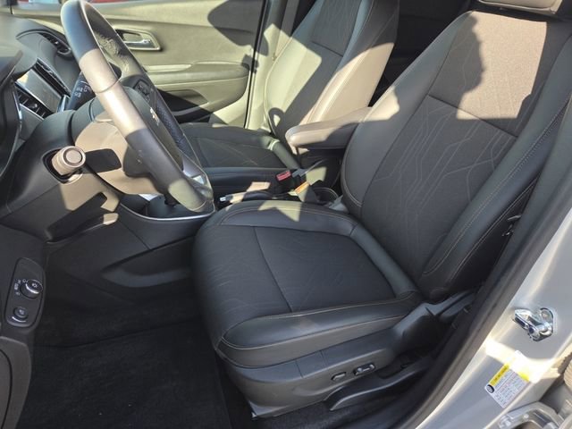 Used 2022 Chevrolet Trax LT w/ LT Convenience Package image 24