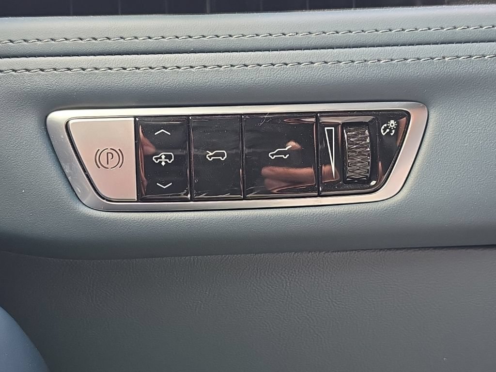 Certified 2026 Cadillac Escalade IQ Luxury 2 AWD/4WD image 24