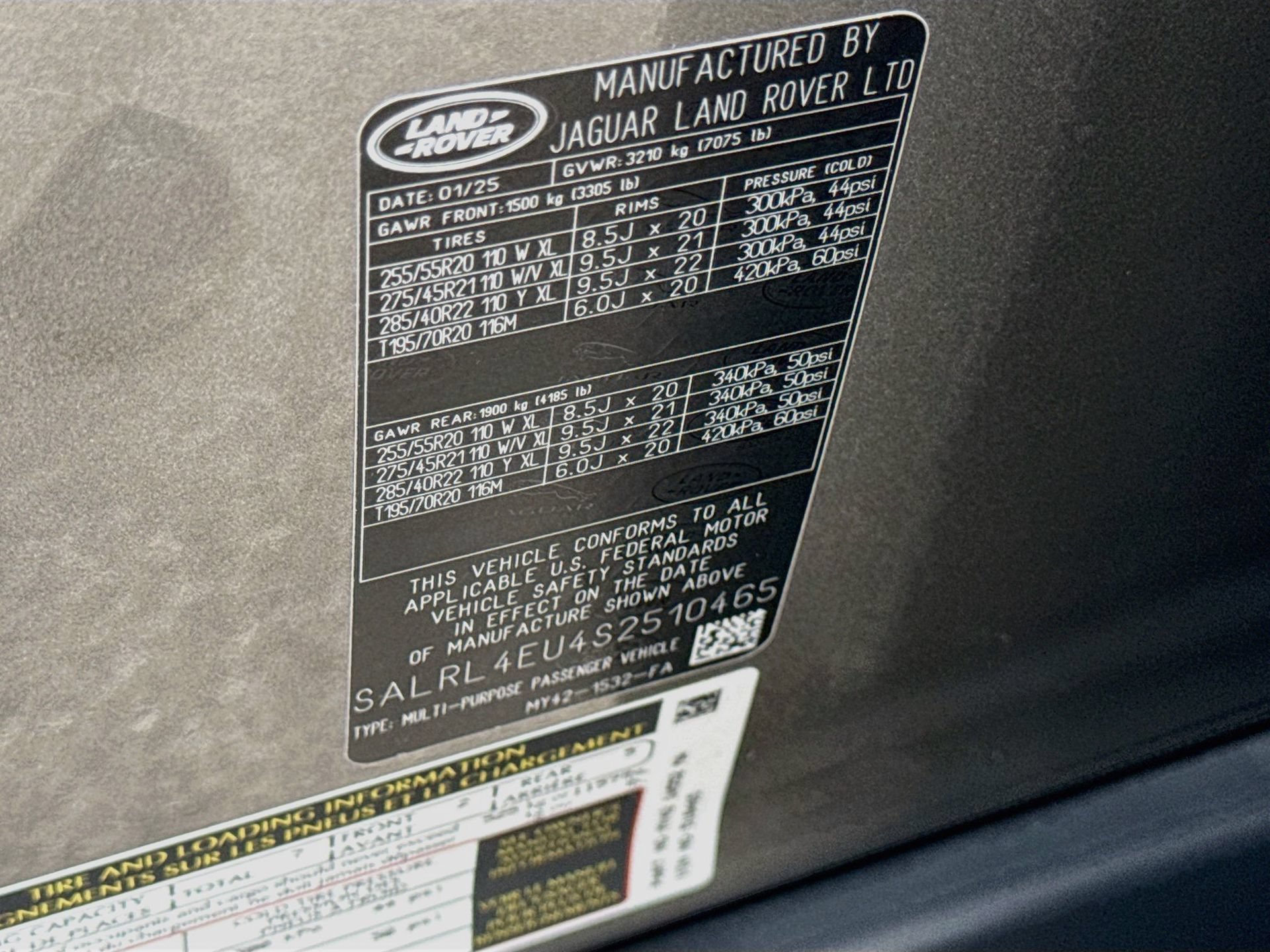 Used 2025 Land Rover Discovery Dynamic SE AWD/4WD image 46