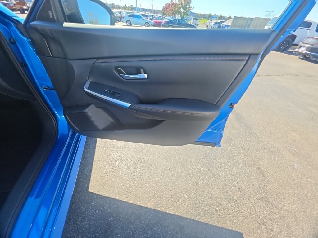 Used 2025 Nissan Sentra SR FWD image 33