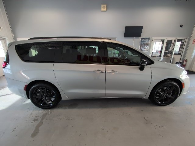 New 2026 Chrysler Pacifica Select image 6