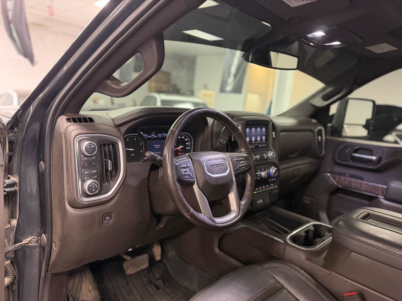 Used 2022 GMC Sierra 3500 Denali w/ Denali Ultimate Package AWD/4WD image 20