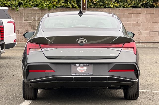New 2026 Hyundai Elantra Hybrid FWD image 7