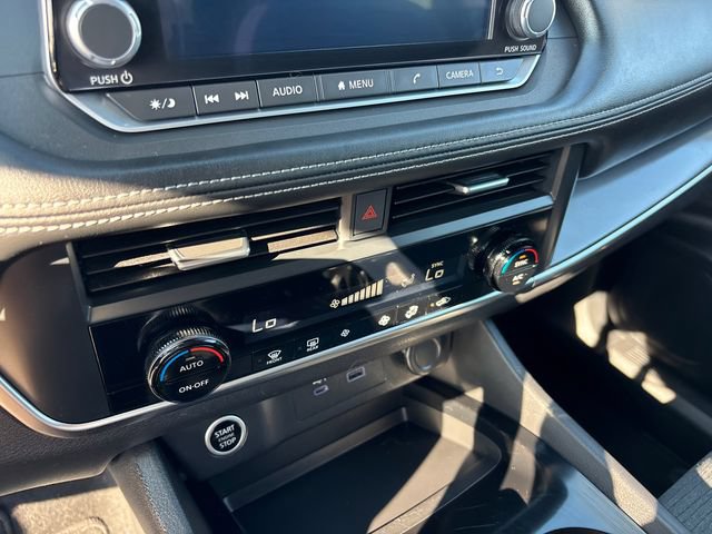 Used 2023 Nissan Rogue SV AWD/4WD image 22