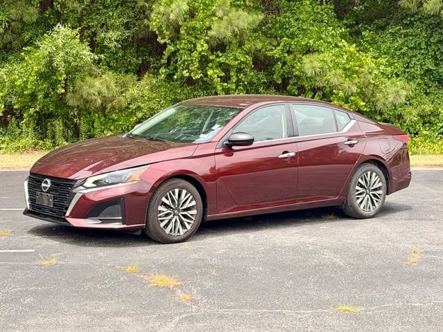 Used 2024 Nissan Altima 2.5 SV FWD image 2