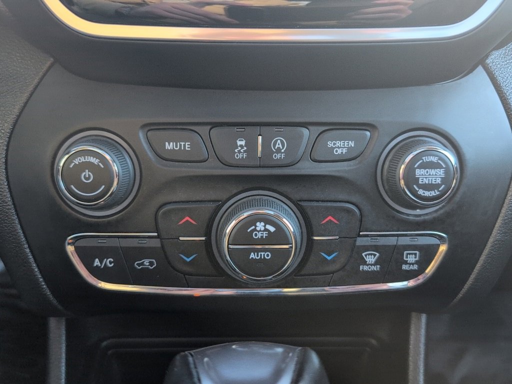 Used 2022 Jeep Cherokee Limited image 32