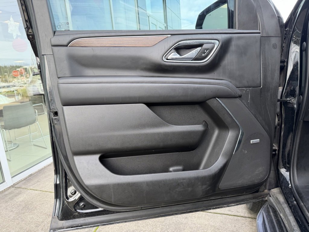 Used 2023 Chevrolet Suburban High Country image 11
