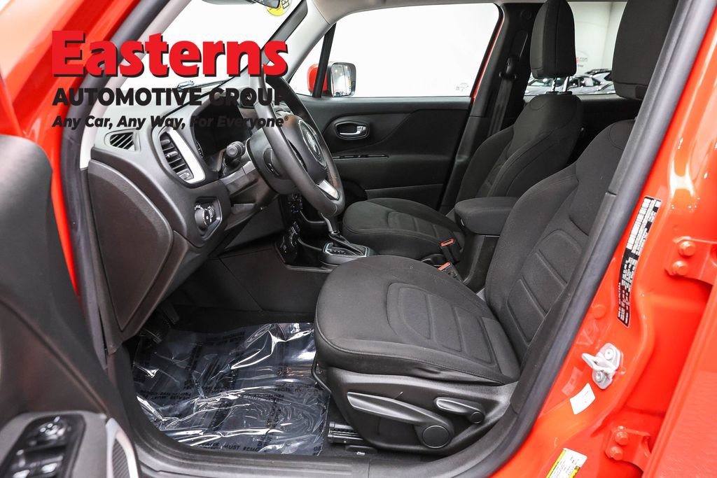 Used 2021 Jeep Renegade Latitude AWD/4WD image 13