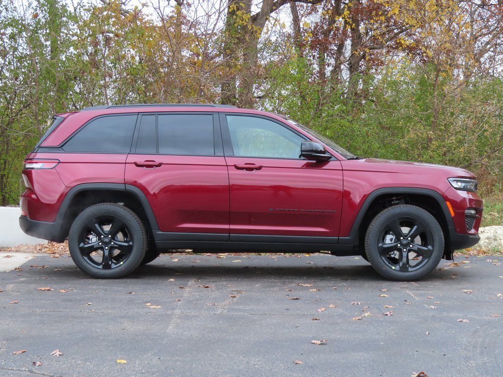 New 2025 Jeep Grand Cherokee Limited w/ Luxury Tech Group II image 2