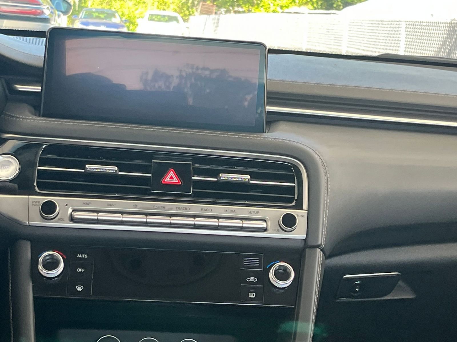 Used 2025 Genesis G70 2.5T image 17