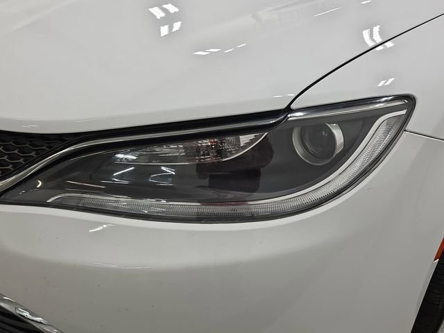Used 2016 Chrysler 200 Limited w/ Convenience Group image 28