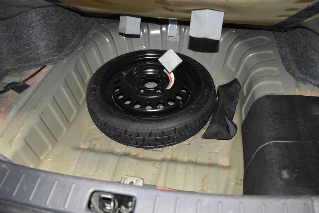 Used 2016 Nissan Versa SV FWD image 30