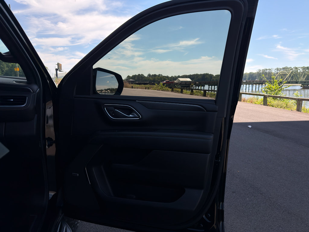 Used 2024 GMC Yukon AT4 w/ Technology Package AWD/4WD image 16