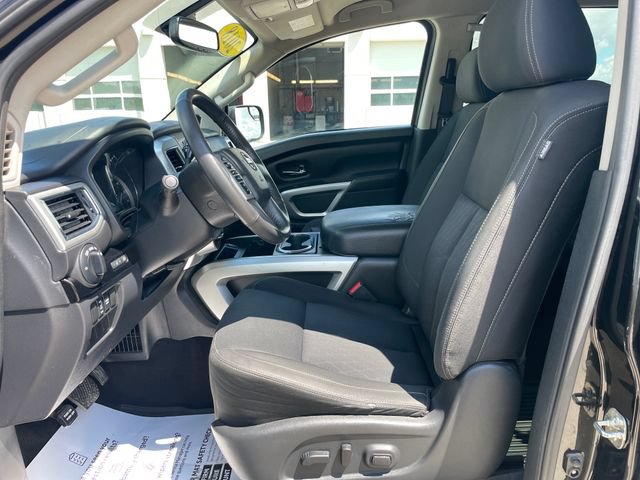 Used 2018 Nissan Titan SV w/ SV Convenience Package AWD/4WD image 19