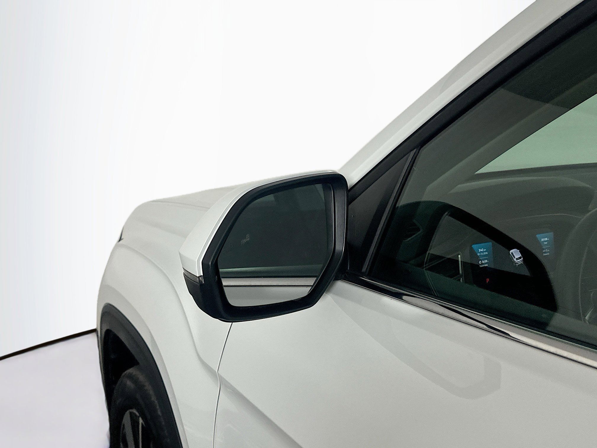 Used 2025 Volkswagen Atlas SE image 16