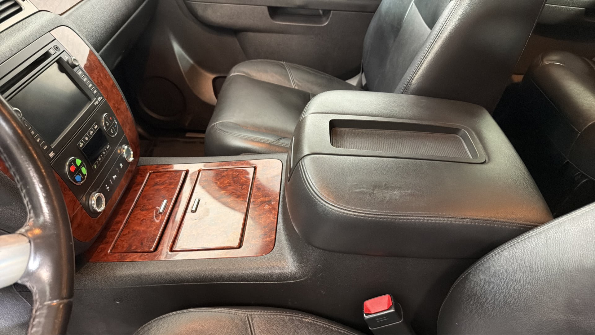 Used 2010 Chevrolet Tahoe LTZ AWD/4WD image 25