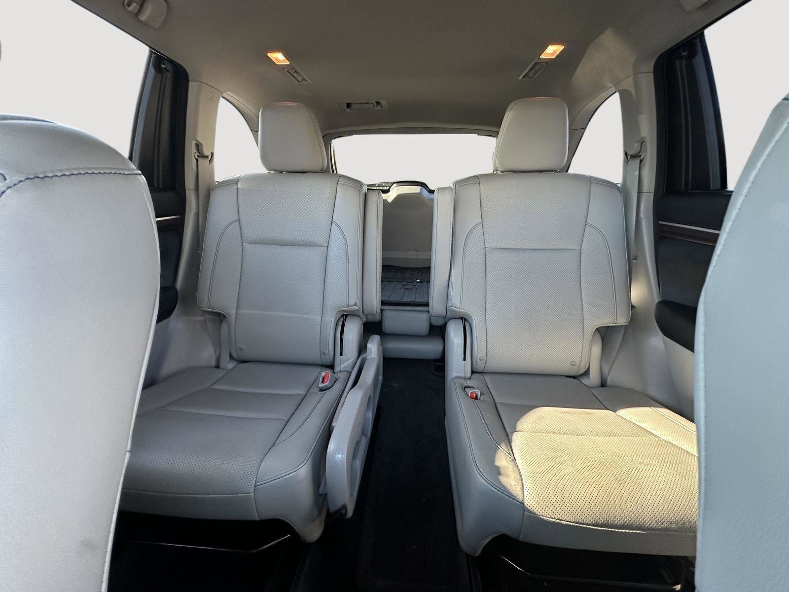 Used 2015 Toyota Highlander Limited w/ Driver Technology Package image 11