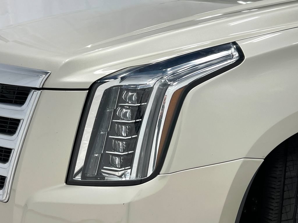 Used 2017 Cadillac Escalade Luxury AWD/4WD image 43