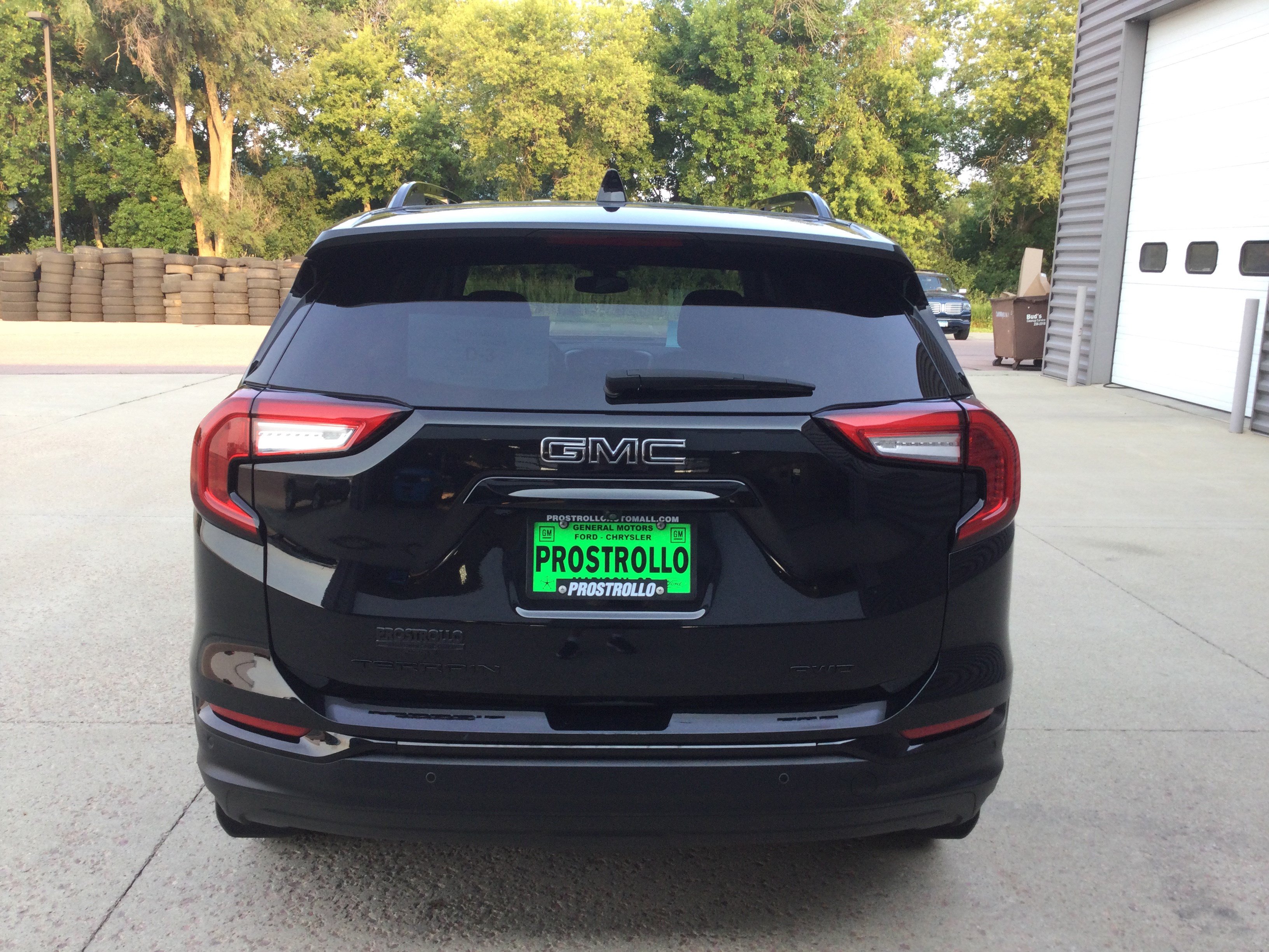 Used 2023 GMC Terrain SLE w/ Driver Convenience Package AWD/4WD image 4