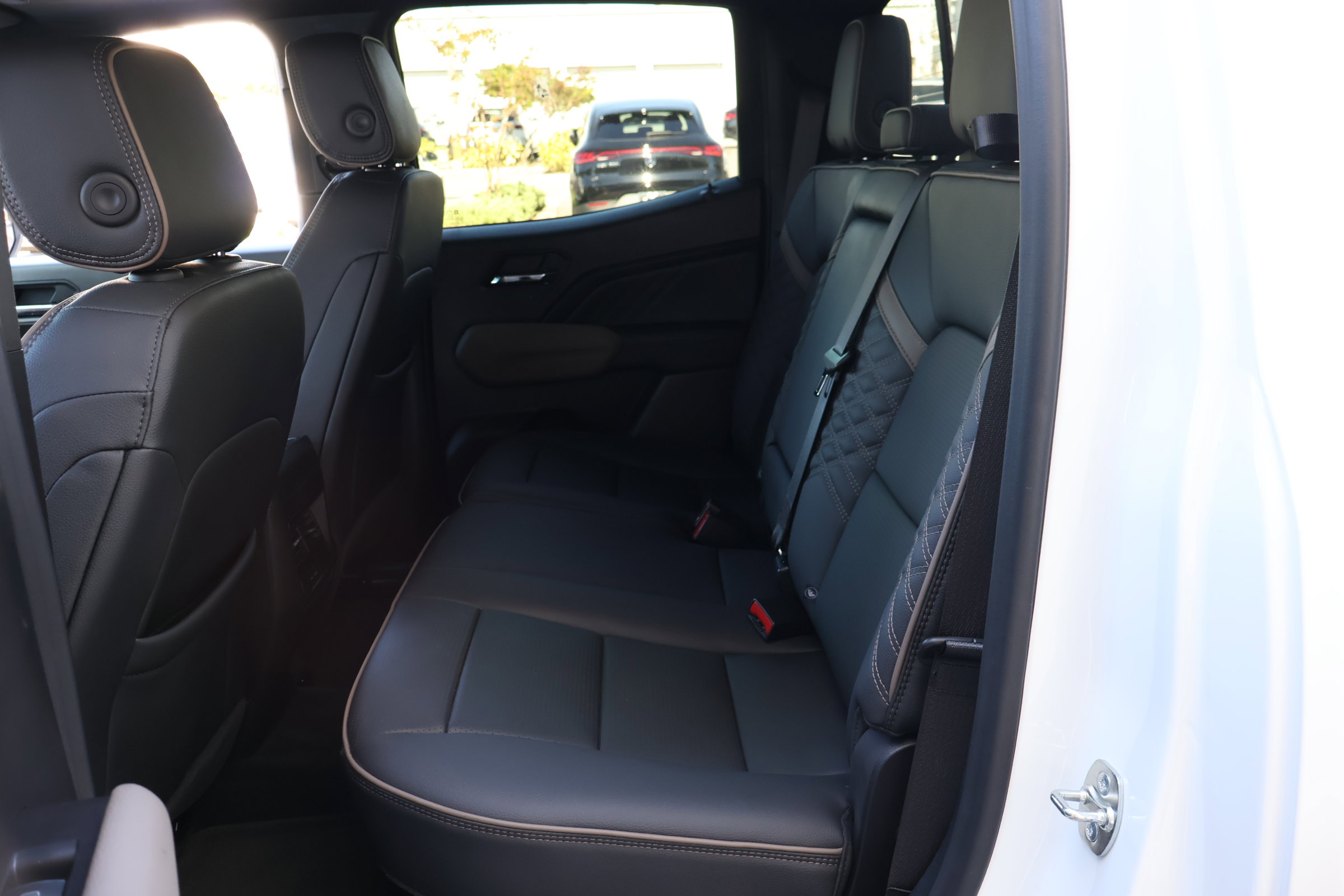 Used 2025 GMC Canyon Denali image 18