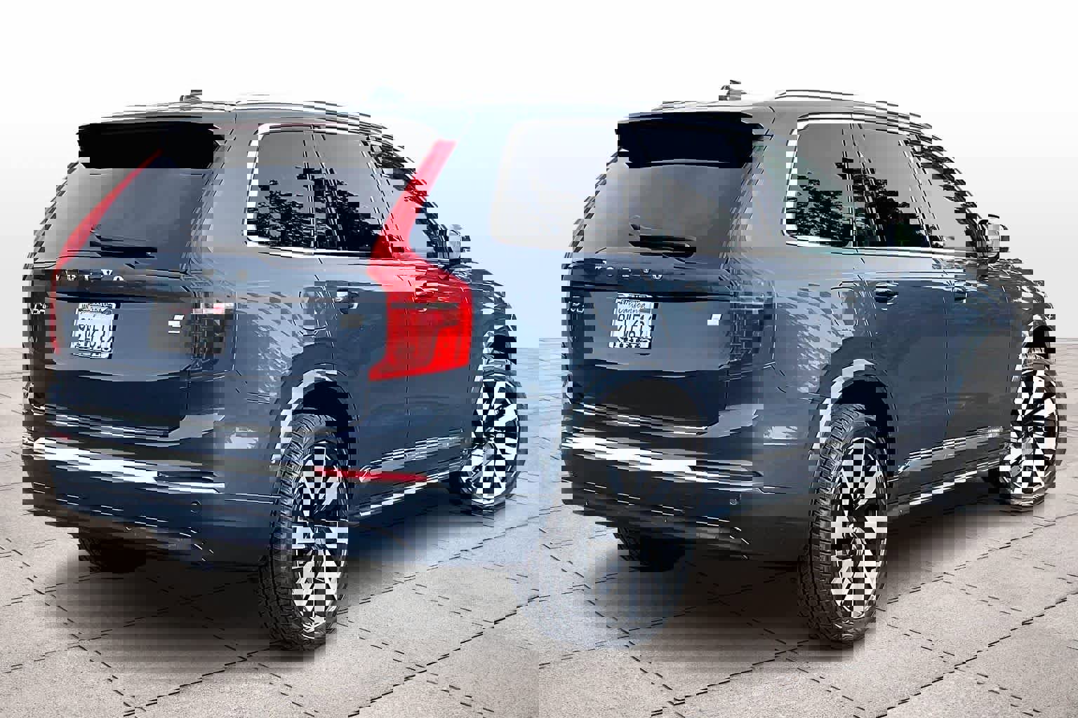 Used 2023 Volvo XC90 T8 Ultimate w/ Protection Package Premier image 16