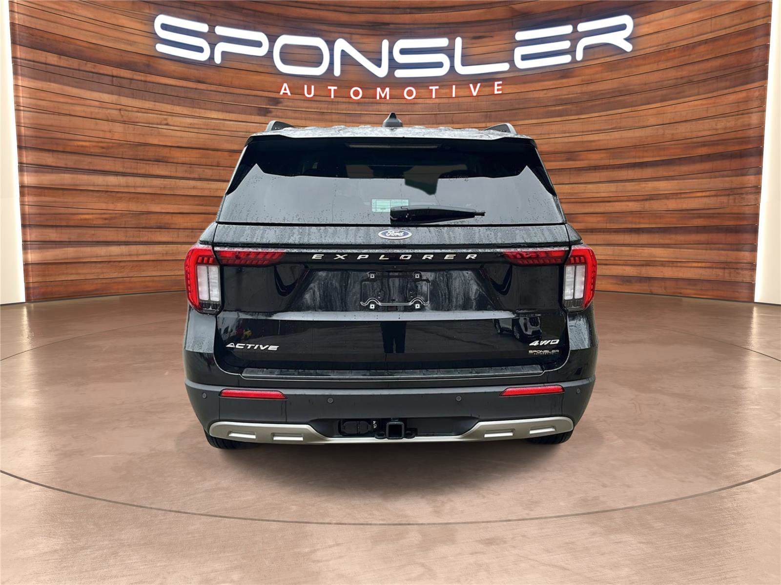 Used 2025 Ford Explorer Active w/ Active Comfort Package image 4