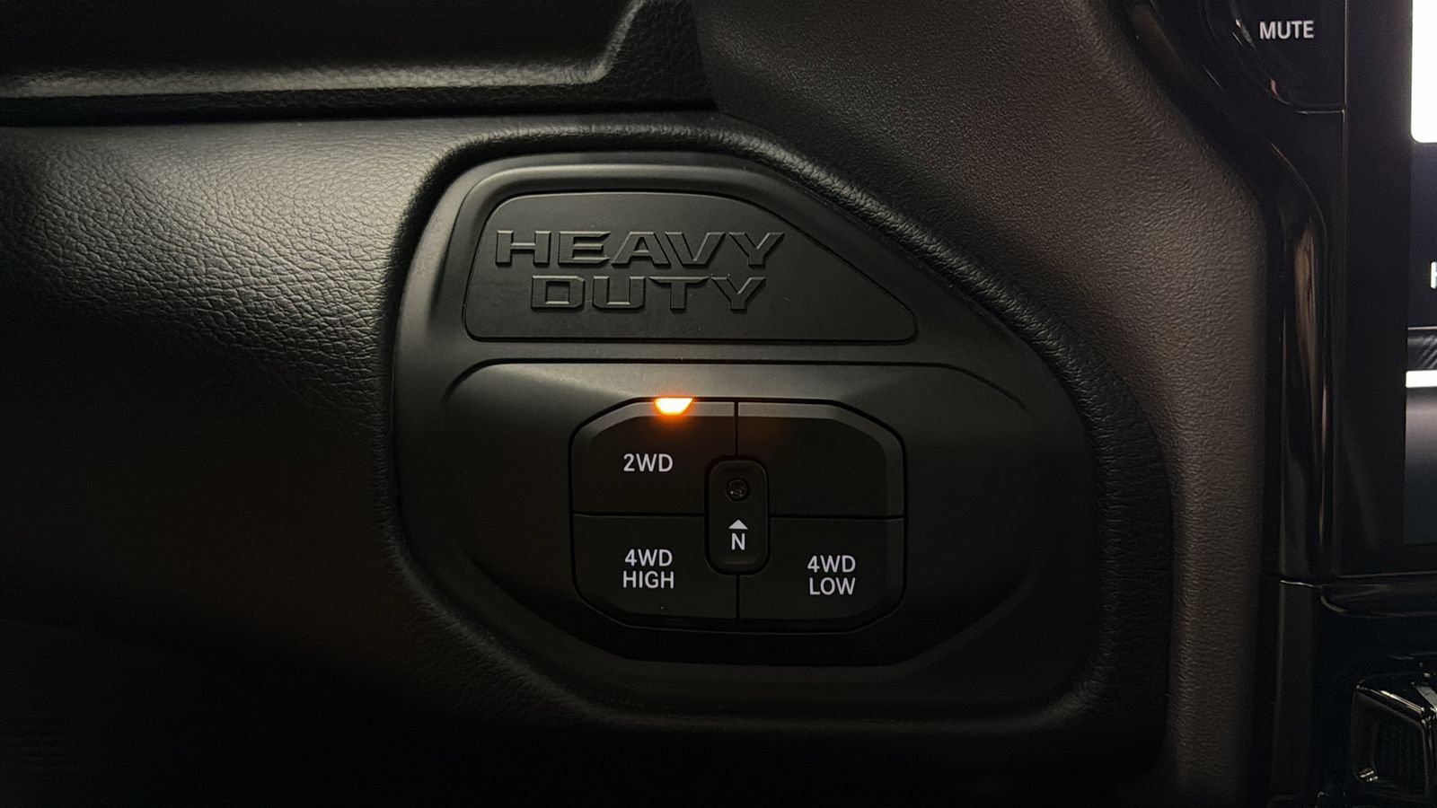 Used 2025 RAM 2500 Laramie AWD/4WD image 25
